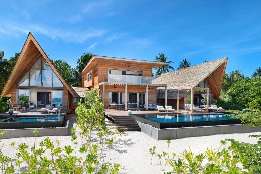 The St. Regis Maldives Vommuli Resort (Dhaalu atoll) 5* The St. Regis Maldives Vommuli Resort (Dhaalu atoll) 5*