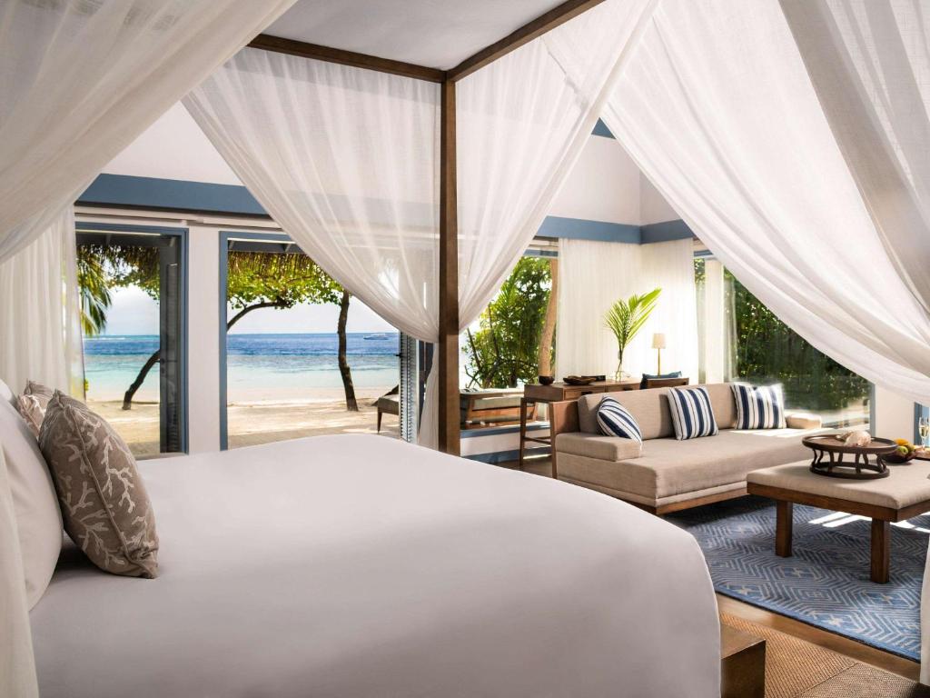 Raffles Maldives Meradhoo (Gaafu Alifu atoll) 5 * Raffles Maldives Meradhoo (Gaafu Alifu atoll) 5 *