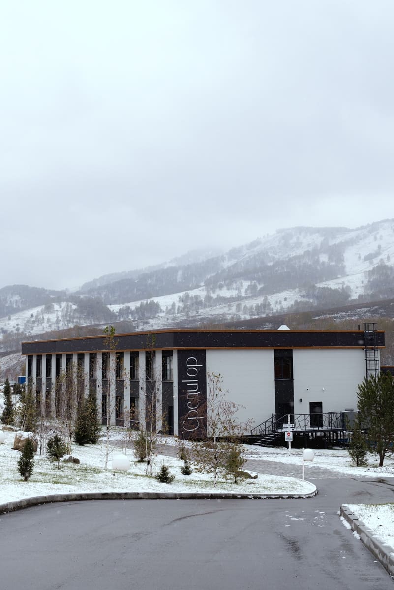 Отель 3* «СредиГор»