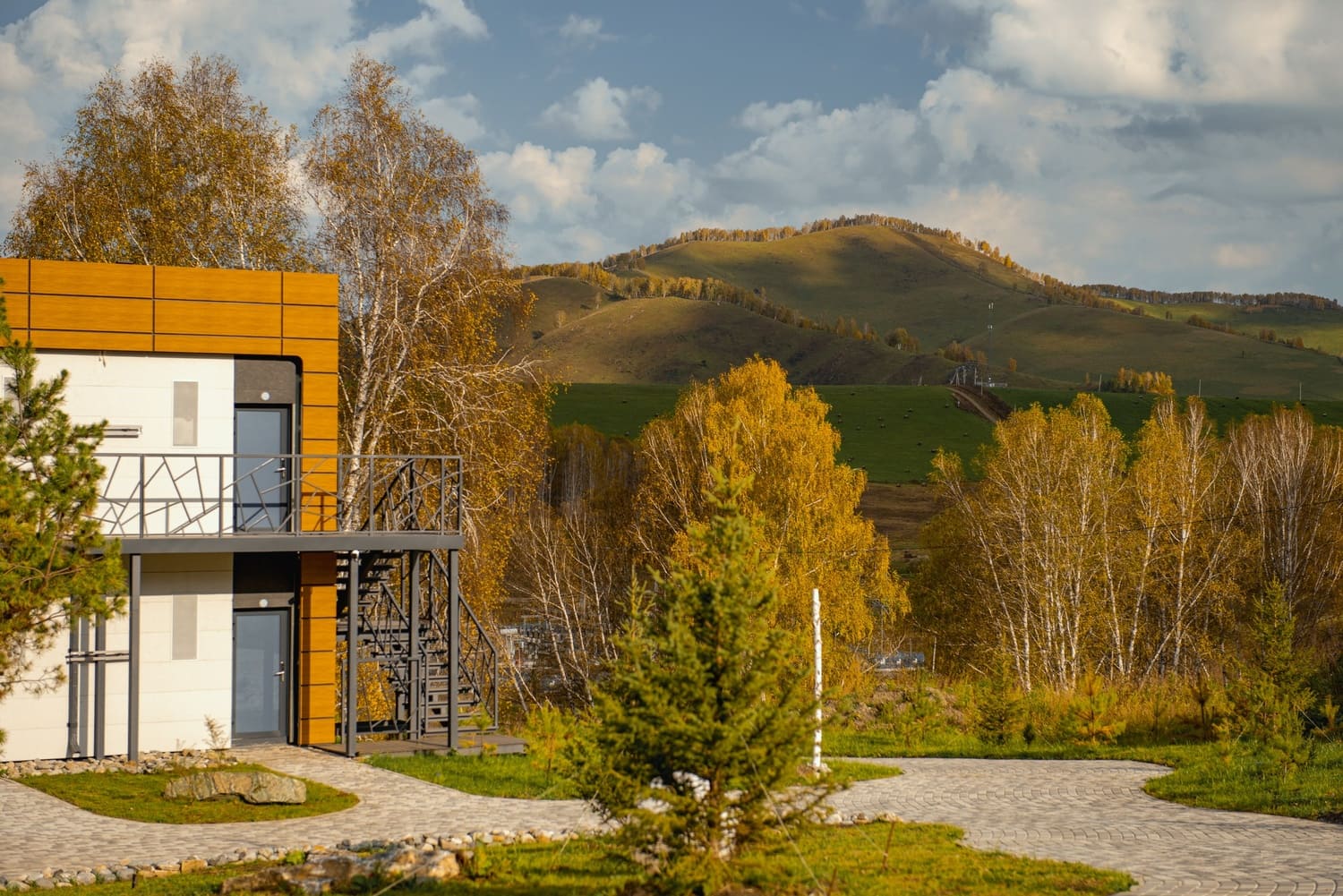 Отель 3* «СредиГор»