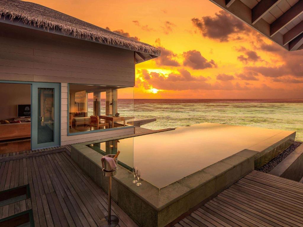 Raffles Maldives Meradhoo (Gaafu Alifu atoll) 5 * Raffles Maldives Meradhoo (Gaafu Alifu atoll) 5 *