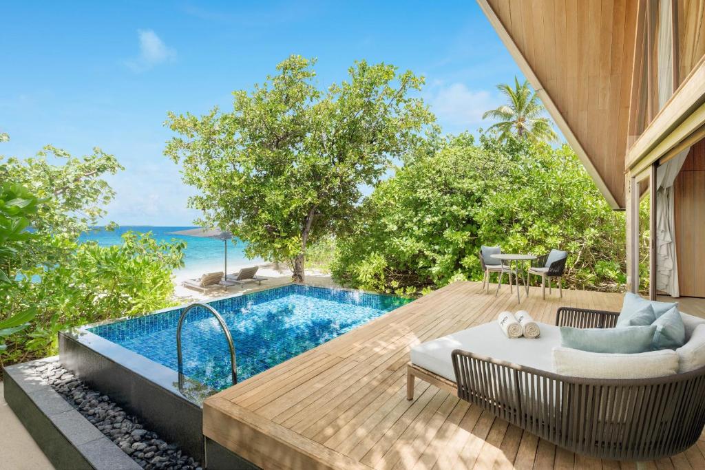 The St. Regis Maldives Vommuli Resort (Dhaalu atoll) 5* The St. Regis Maldives Vommuli Resort (Dhaalu atoll) 5*