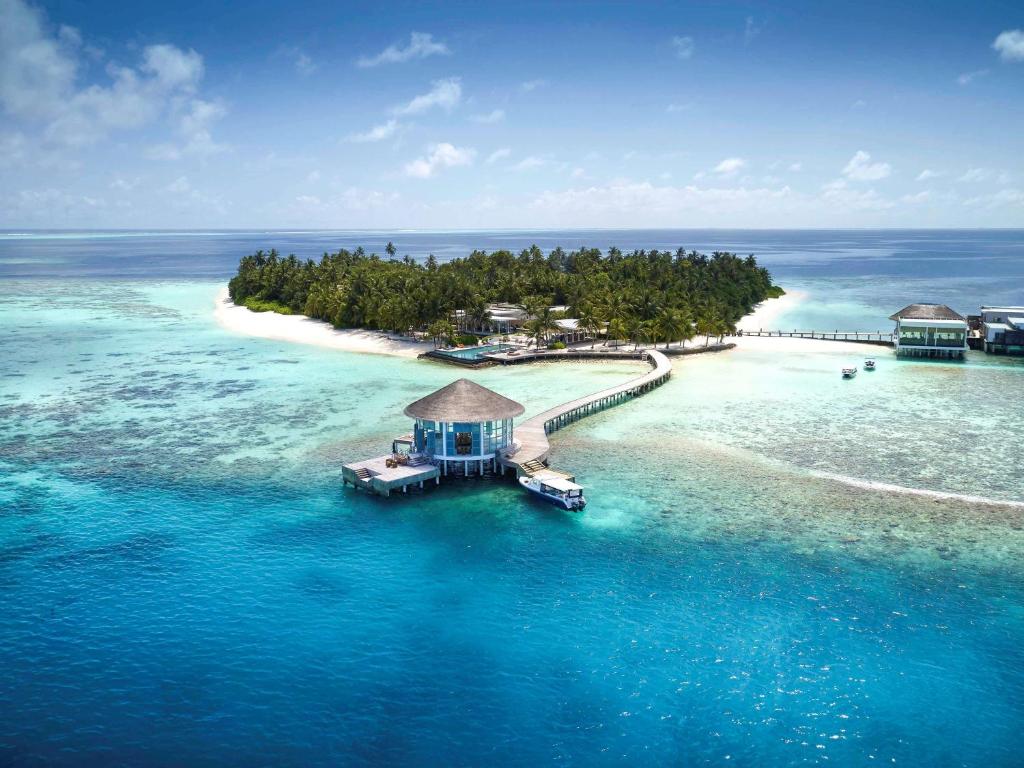 Raffles Maldives Meradhoo (Gaafu Alifu atoll) 5 * Raffles Maldives Meradhoo (Gaafu Alifu atoll) 5 *