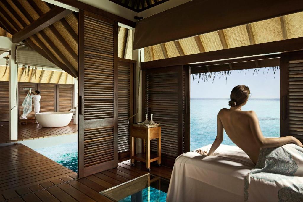 Four Seasons Resort Maldives at Landaa Giraavaru (Baa atoll) 5* Four Seasons Resort Maldives at Landaa Giraavaru (Baa atoll) 5*