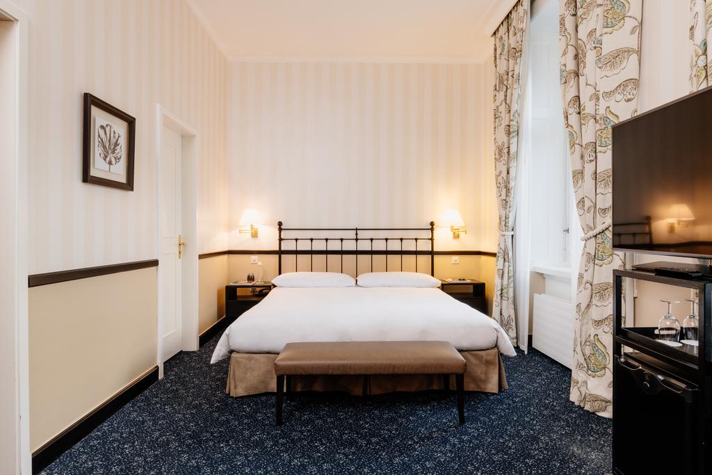 Opera Hotel Zürich 4*