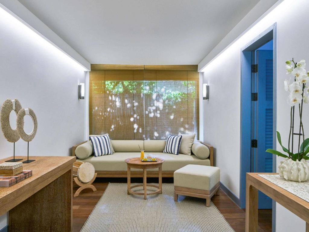 Raffles Maldives Meradhoo (Gaafu Alifu atoll) 5 * Raffles Maldives Meradhoo (Gaafu Alifu atoll) 5 *