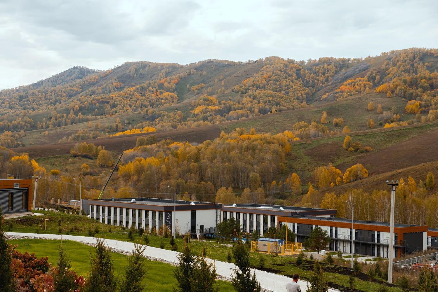 Отель 3* «СредиГор»