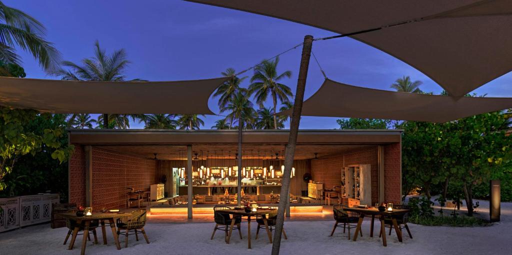 The Ritz-Carlton Maldives, Fari Islands (North Male atoll) 5*