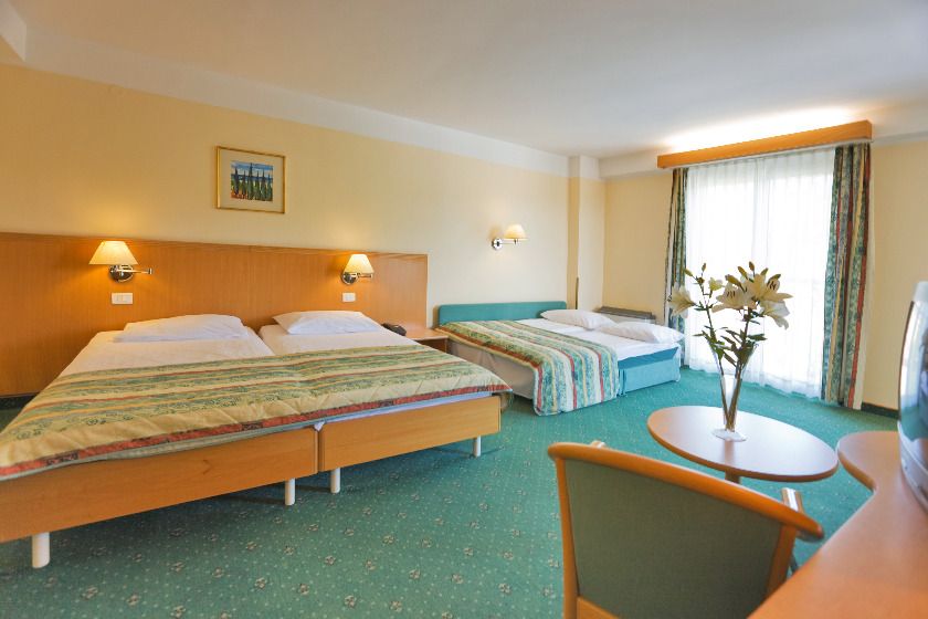 LIFECLASS Hotel Neptun 4*