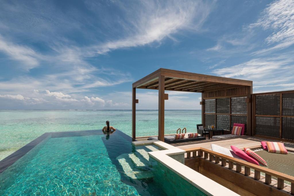 Four Seasons Resort Maldives at Kuda Huraa (North Male atoll) 5* Four Seasons Resort Maldives at Kuda Huraa (North Male atoll) 5*