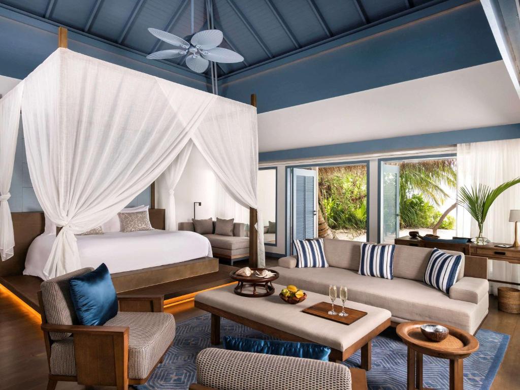 Raffles Maldives Meradhoo (Gaafu Alifu atoll) 5 * Raffles Maldives Meradhoo (Gaafu Alifu atoll) 5 *