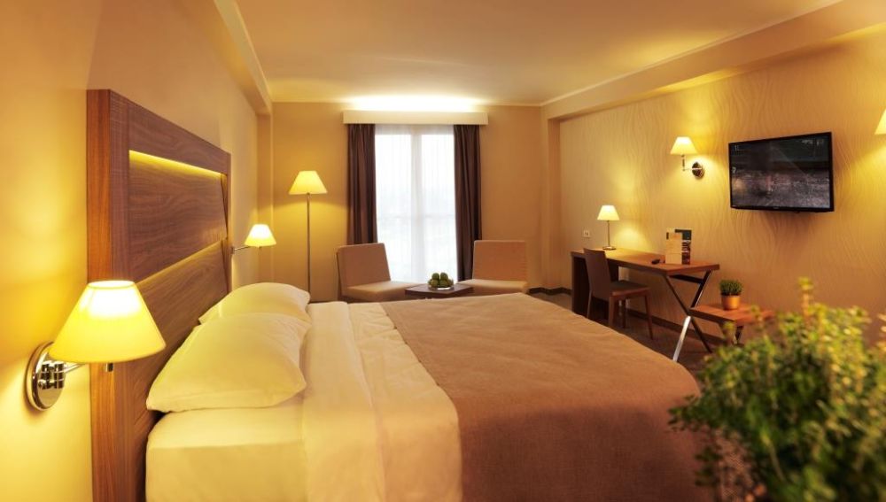 LIFECLASS Hotel Apollo 4*