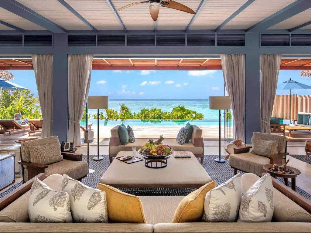 Raffles Maldives Meradhoo (Gaafu Alifu atoll) 5 * Raffles Maldives Meradhoo (Gaafu Alifu atoll) 5 *