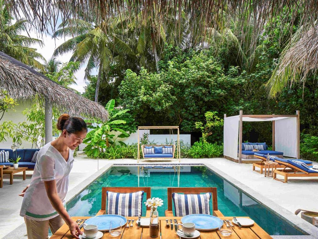 Raffles Maldives Meradhoo (Gaafu Alifu atoll) 5 * Raffles Maldives Meradhoo (Gaafu Alifu atoll) 5 *