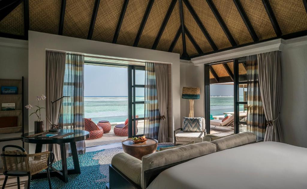 Four Seasons Resort Maldives at Kuda Huraa (North Male atoll) 5* Four Seasons Resort Maldives at Kuda Huraa (North Male atoll) 5*