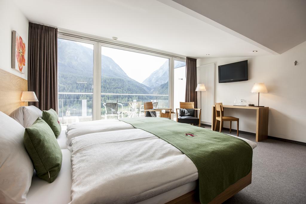 ROMANTIK UND BOUTIQUE-HOTEL GUARDAVAL 4* СКУОЛЬ (Швейцария)