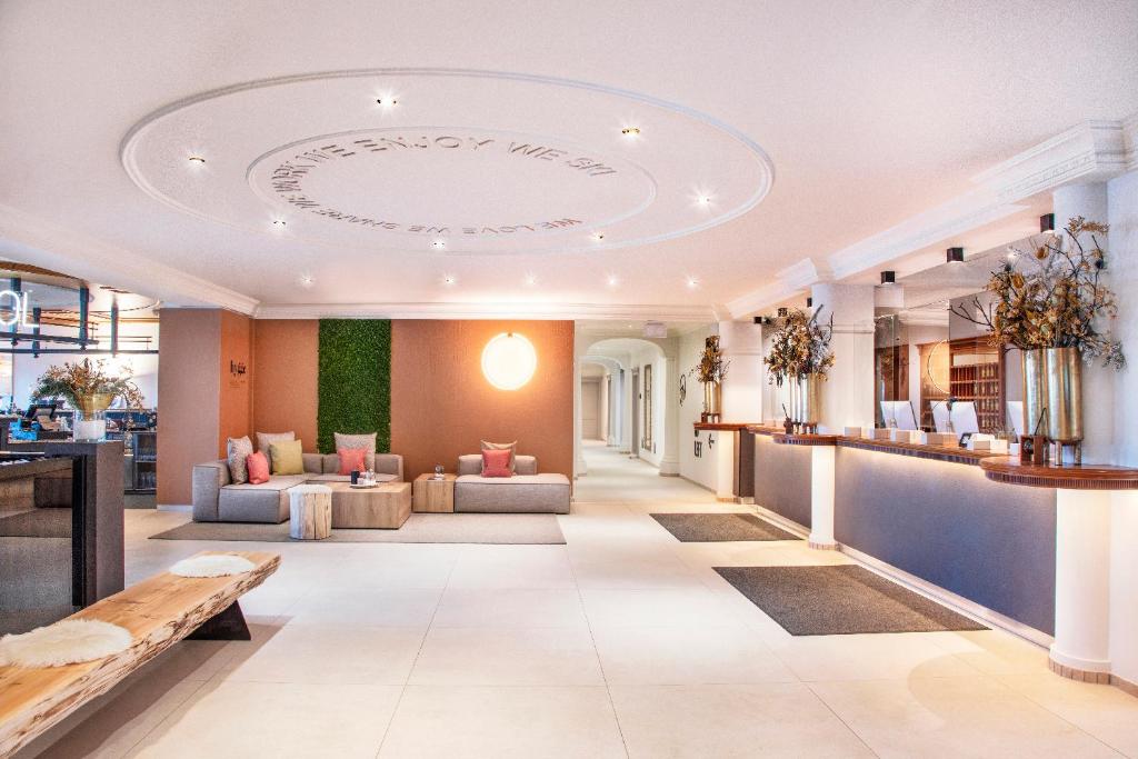 Victoria Hotel & Residence 5*