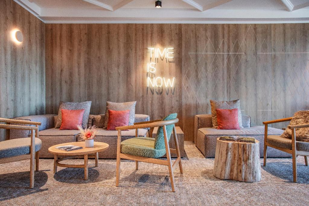 Victoria Hotel & Residence 5*