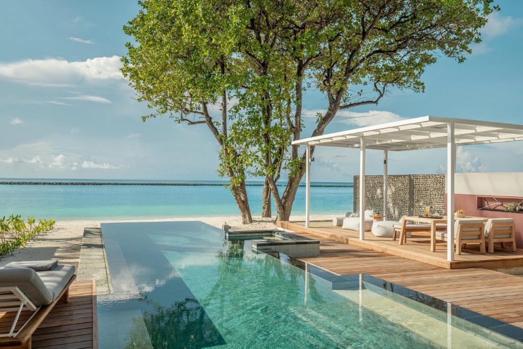 Four Seasons Resort Maldives at Landaa Giraavaru (Baa atoll) 5* Four Seasons Resort Maldives at Landaa Giraavaru (Baa atoll) 5*