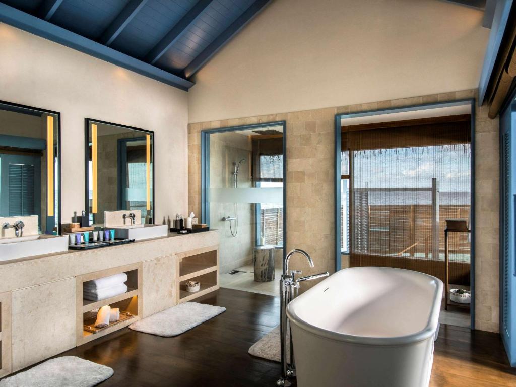 Raffles Maldives Meradhoo (Gaafu Alifu atoll) 5 * Raffles Maldives Meradhoo (Gaafu Alifu atoll) 5 *