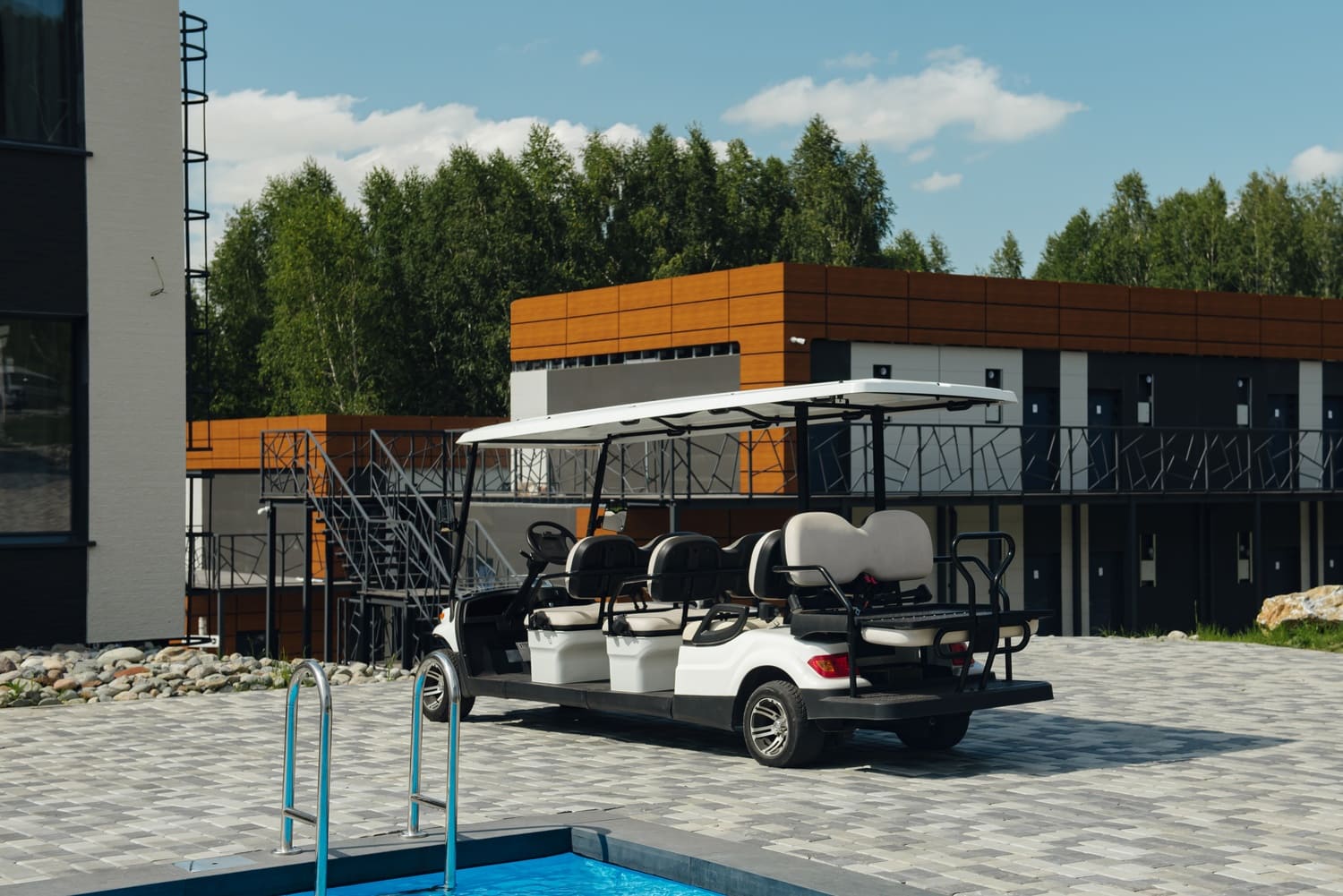 Отель 3* «СредиГор»