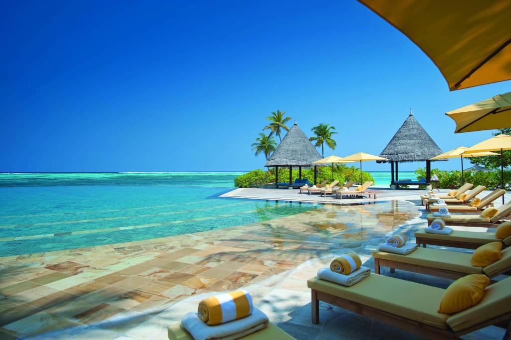 Four Seasons Resort Maldives at Kuda Huraa (North Male atoll) 5* Four Seasons Resort Maldives at Kuda Huraa (North Male atoll) 5*
