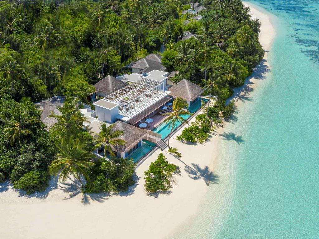Raffles Maldives Meradhoo (Gaafu Alifu atoll) 5 * Raffles Maldives Meradhoo (Gaafu Alifu atoll) 5 *