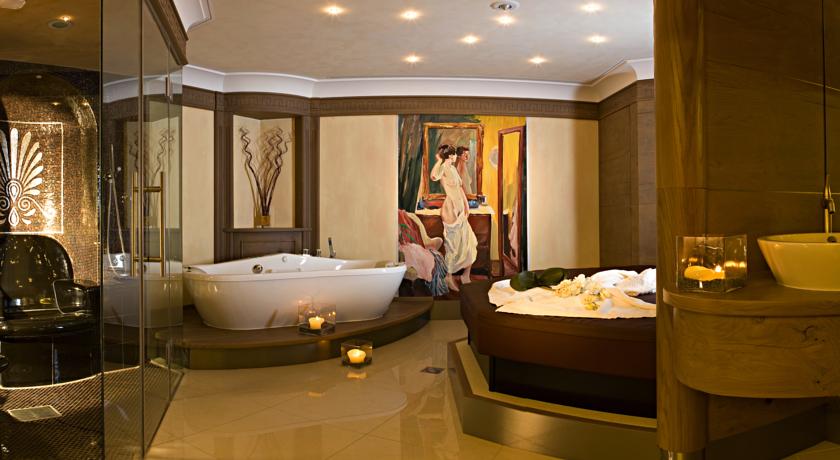 Small Luxury & Spa Hotel Savoy 4 *