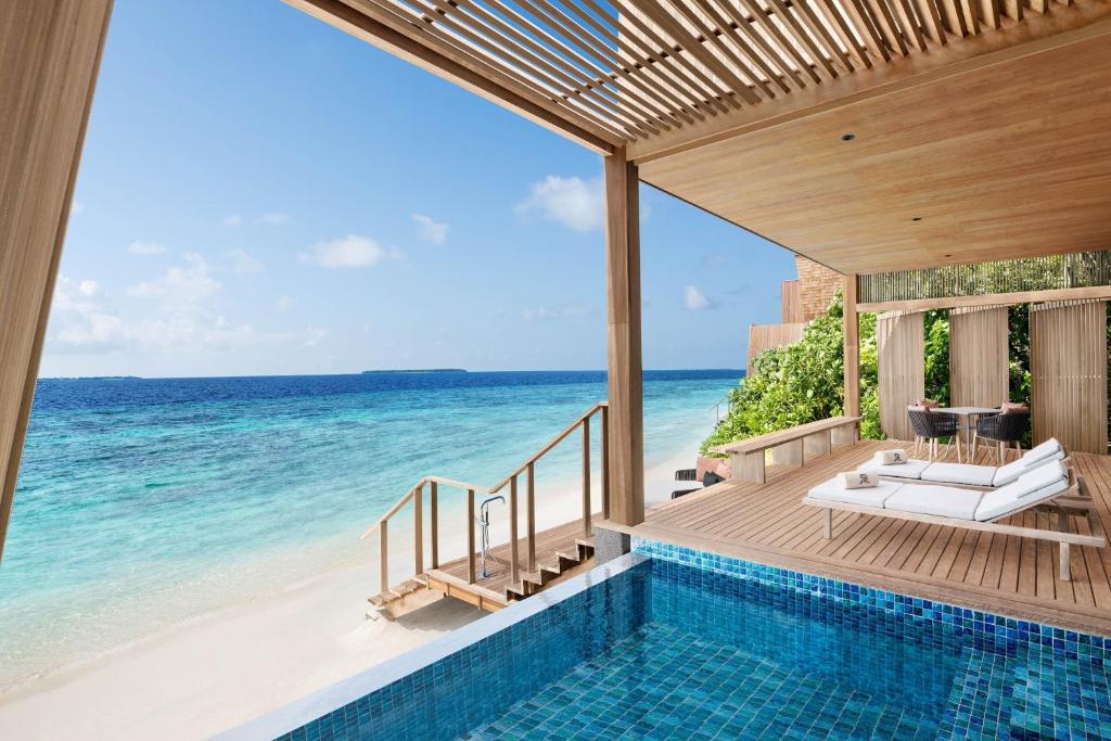 The St. Regis Maldives Vommuli Resort (Dhaalu atoll) 5* The St. Regis Maldives Vommuli Resort (Dhaalu atoll) 5*