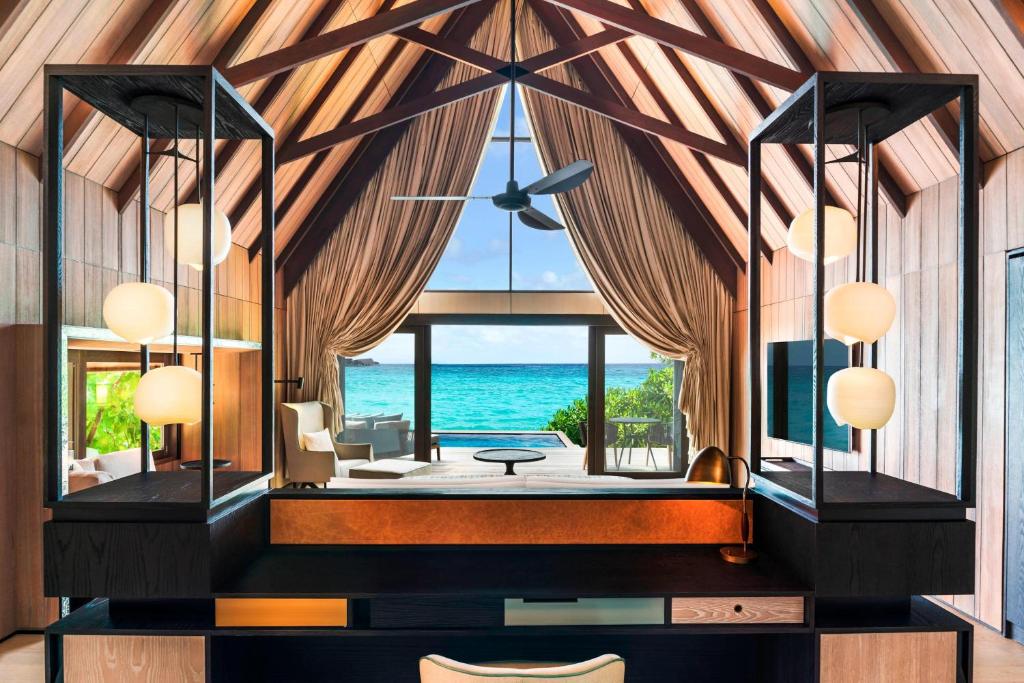 The St. Regis Maldives Vommuli Resort (Dhaalu atoll) 5* The St. Regis Maldives Vommuli Resort (Dhaalu atoll) 5*