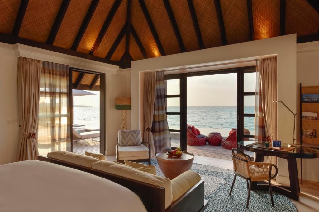 Four Seasons Resort Maldives at Kuda Huraa (North Male atoll) 5* Four Seasons Resort Maldives at Kuda Huraa (North Male atoll) 5*