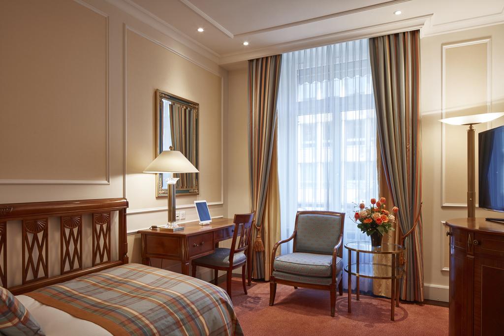 Hotel Schweizerhof Zürich 4*