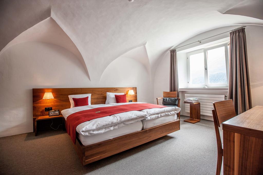 ROMANTIK UND BOUTIQUE-HOTEL GUARDAVAL 4* СКУОЛЬ (Швейцария)