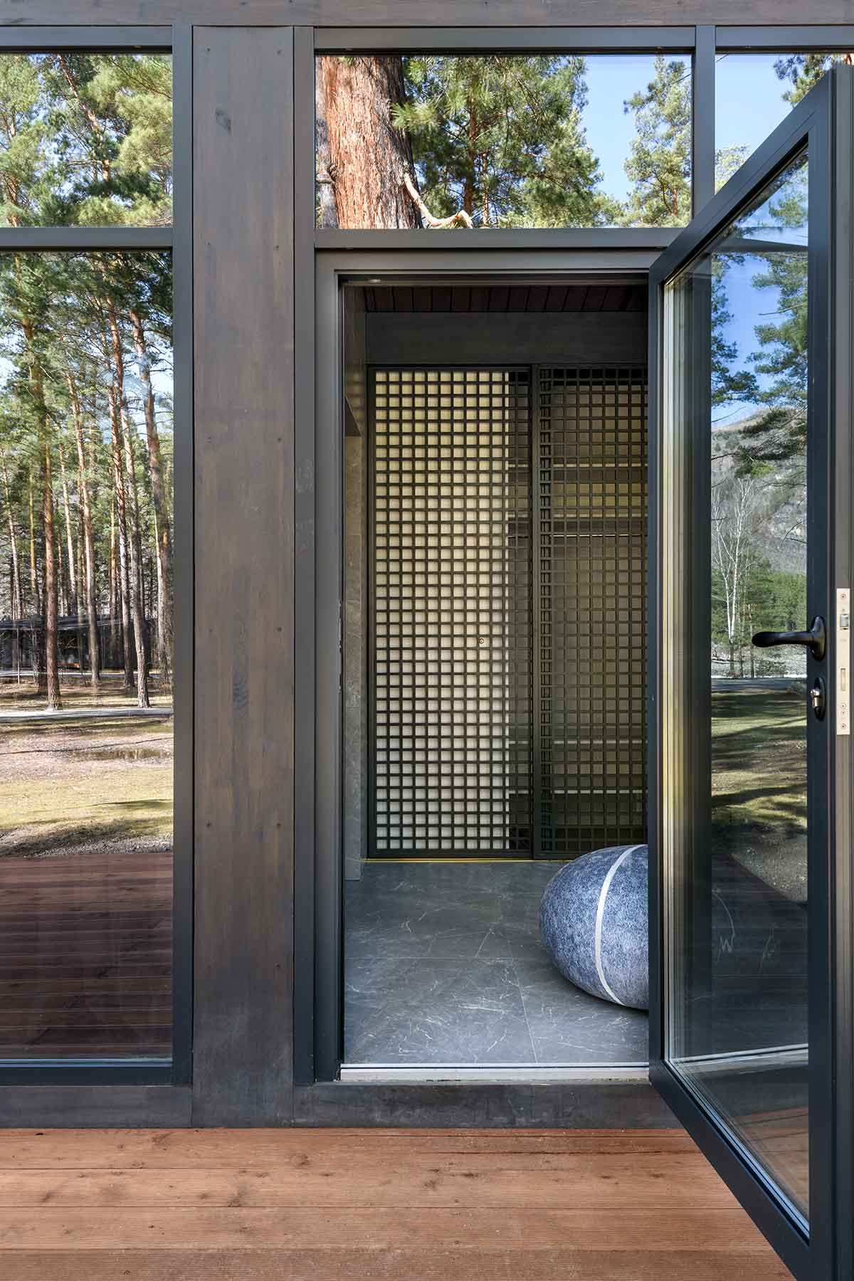 Отель «Хвоя в горах»  5*