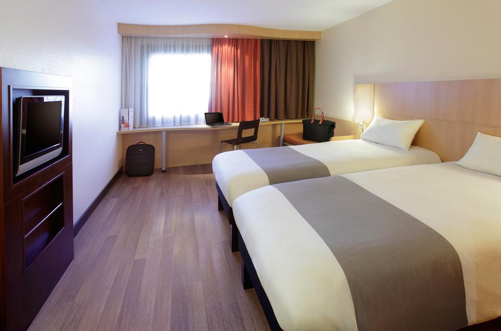 Ibis Budapest Heroes Square 3*