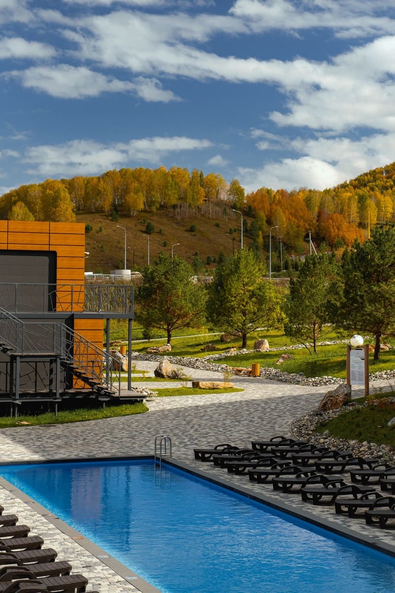 Отель 3* «СредиГор»