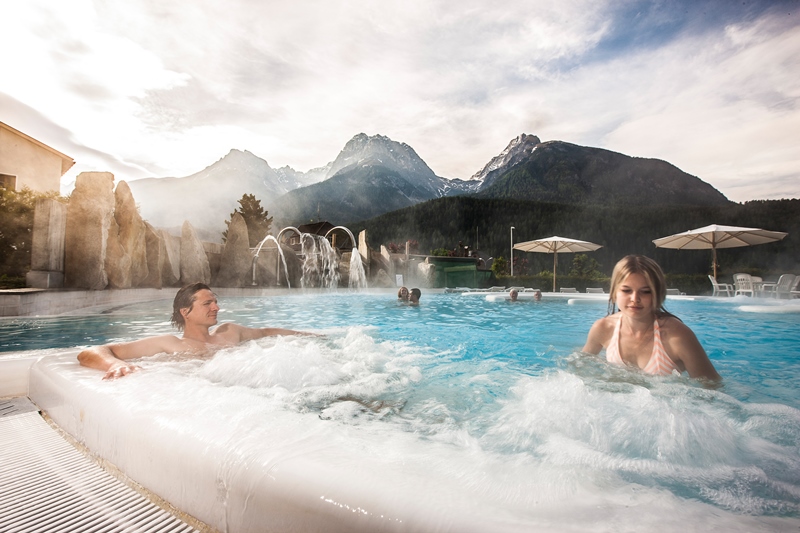 Engadin Bad Scuol Aussenpool_original.jpg