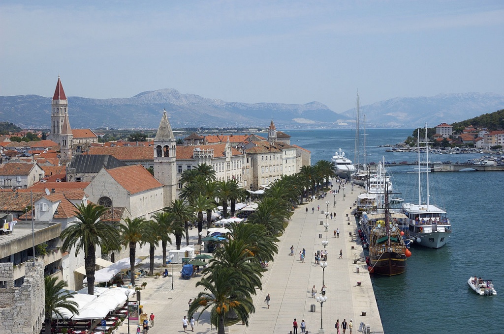 1280px-Trogir3.jpg