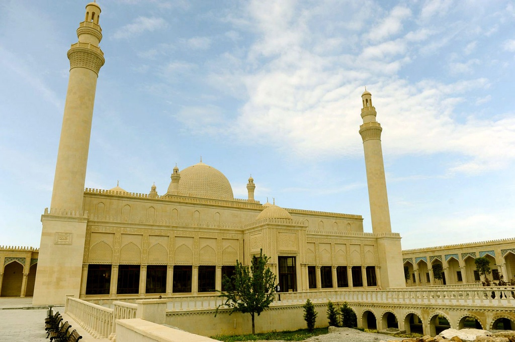 1280px-Friday_mosque_in_Shamaki.jpg