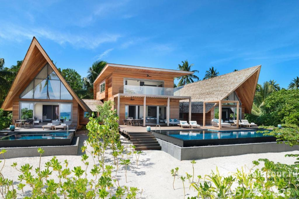 The St. Regis Maldives Vommuli Resort (Dhaalu atoll) 5* The St. Regis Maldives Vommuli Resort (Dhaalu atoll) 5*